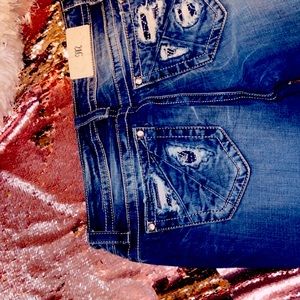 30 inseam 32 size Miss Me